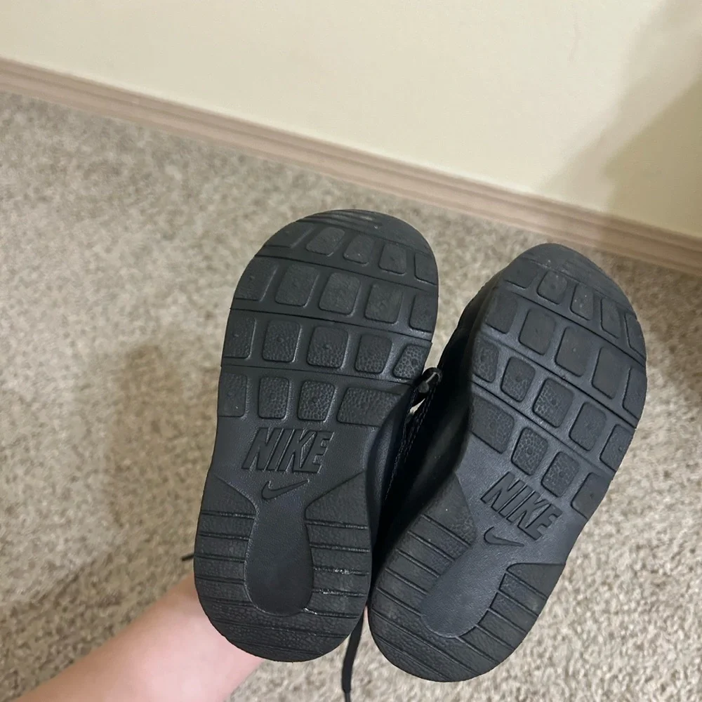Toddler Nike Venture Black Fur Boot Unisex Size 8C Lace Up Outdoor Winter Snow